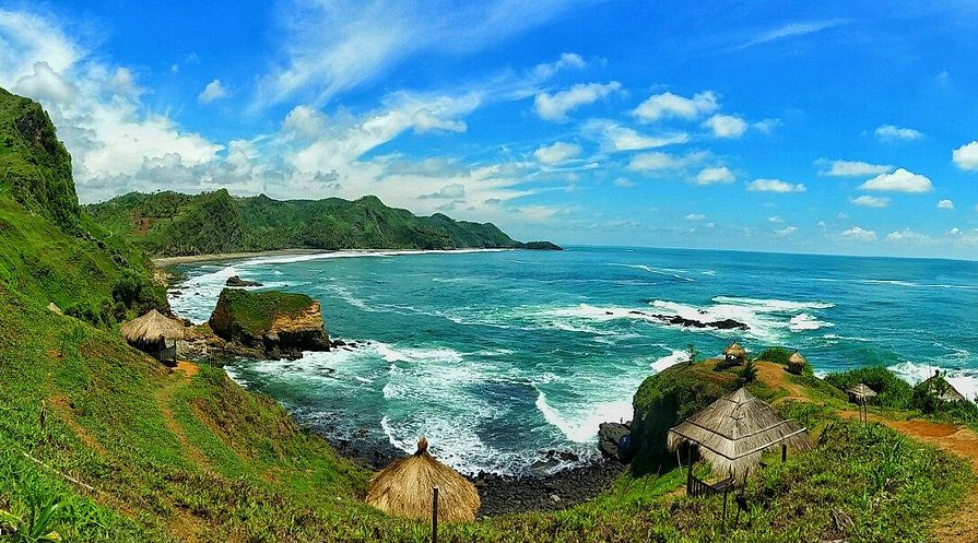12 Wisata Pantai di Selatan Jawa yang Punya Pemandangan Memukau