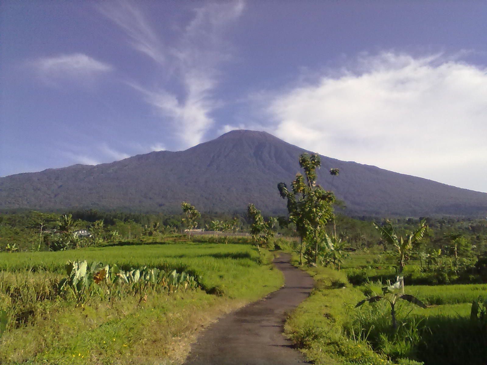 Legenda dan Misteri Gunung Slamet Jawa Tengah, Pancarkan Aura Kesakralan