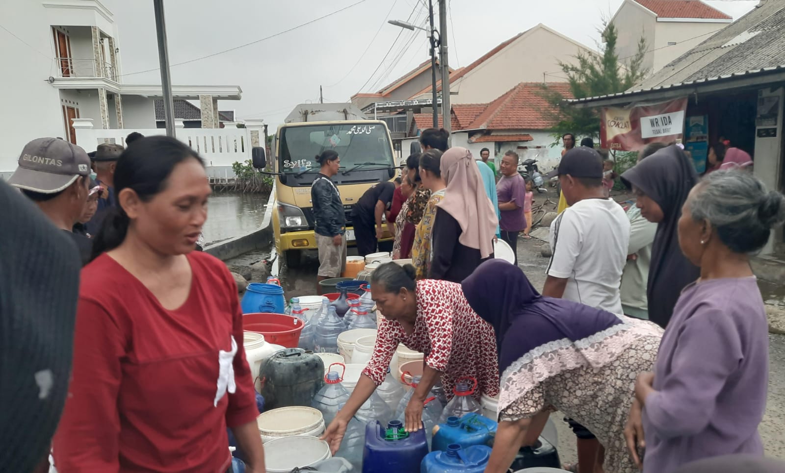 Krisis Air Bersih di Tegal Masih Terjadi, Ketua DPRD Kucurkan Bantuan