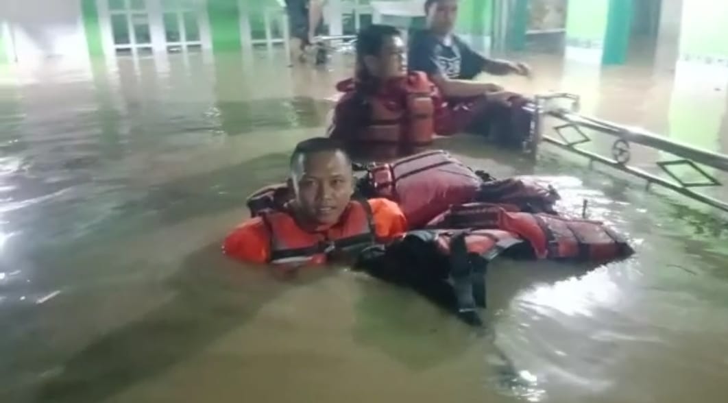 Banjir di Perbatasan Tegal Rendam 230 Rumah, Jalur Tegal-Purwokerto Sempat Lumpuh