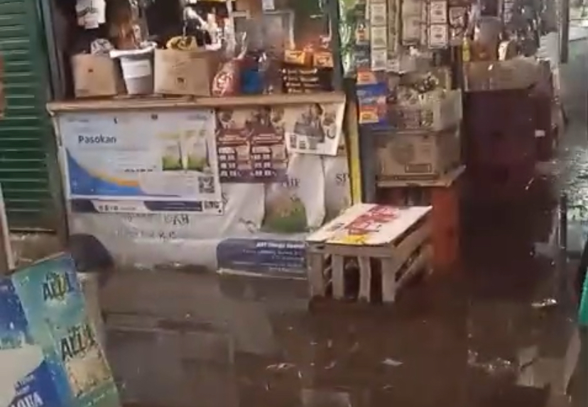 Pedagang di Brebes Keluhkan Pasar Bocor dan Banjir