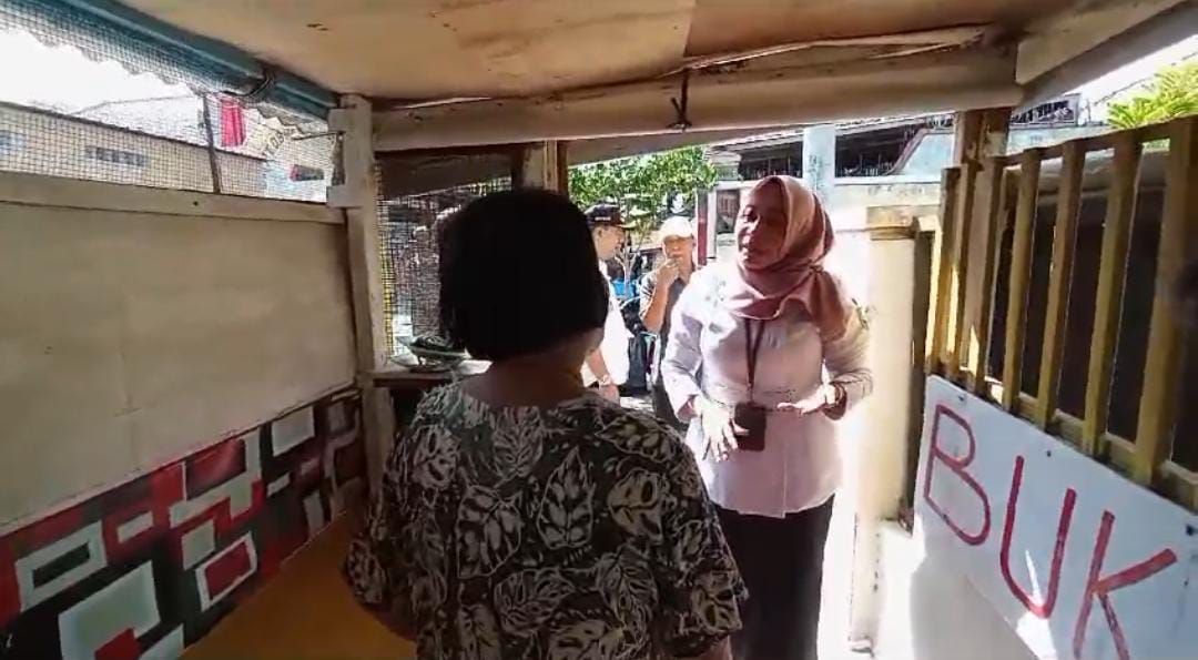 Dinilai Langgar Perda, Warung Semi Permanen Depan Pustu Kraton Kota Tegal Diminta Dibongkar  