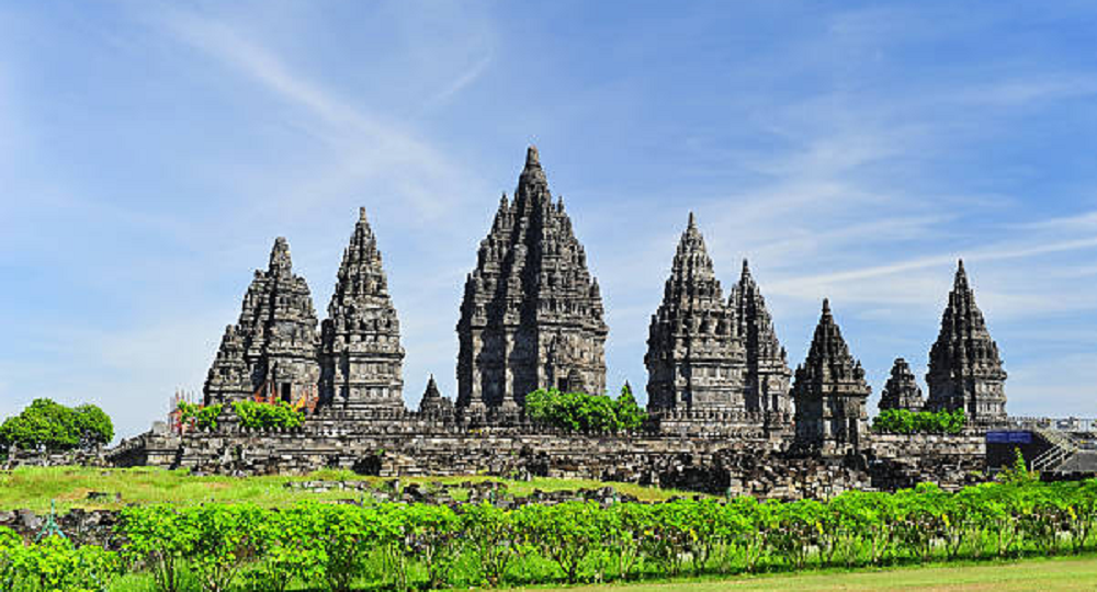 Mengupas Mitos Candi Prambanan: Dari Proses Pembangunan Menakjubkan Hingga Kisah Cinta yang Terputus