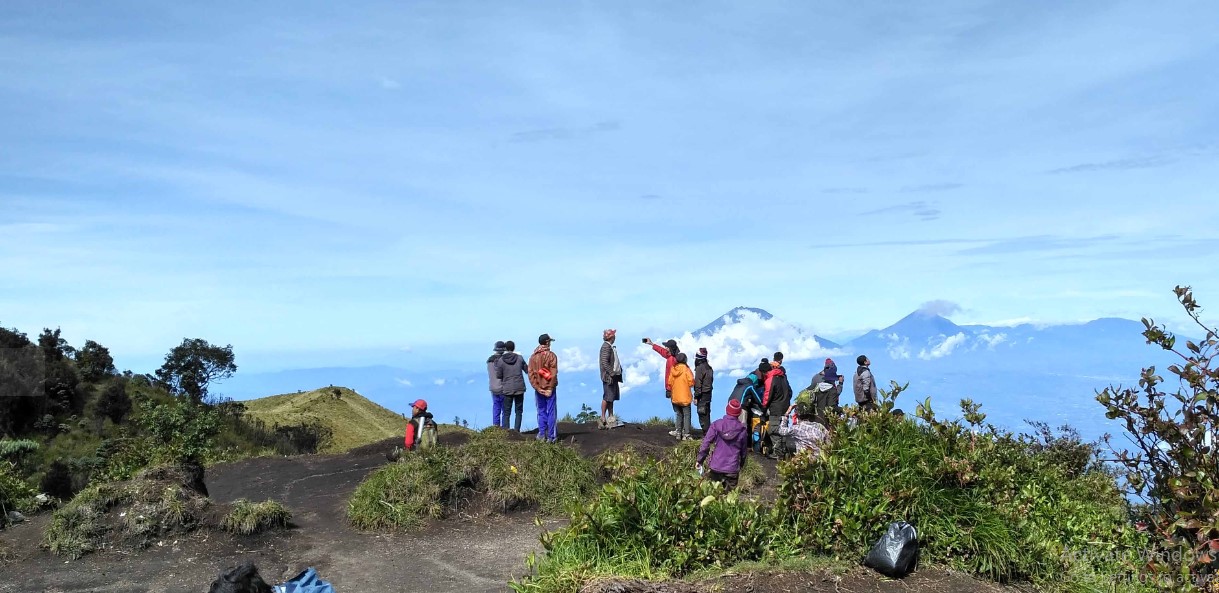 Gunung Merbabu: Keindahan Alam dan Mitos di Puncak Jawa Tengah