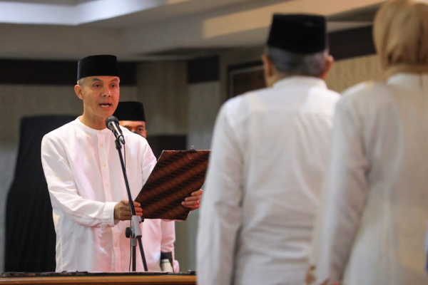 Kembangkan Riset di Jateng, Ganjar Lantik Kepala Badan Riset dan Inovasi Daerah