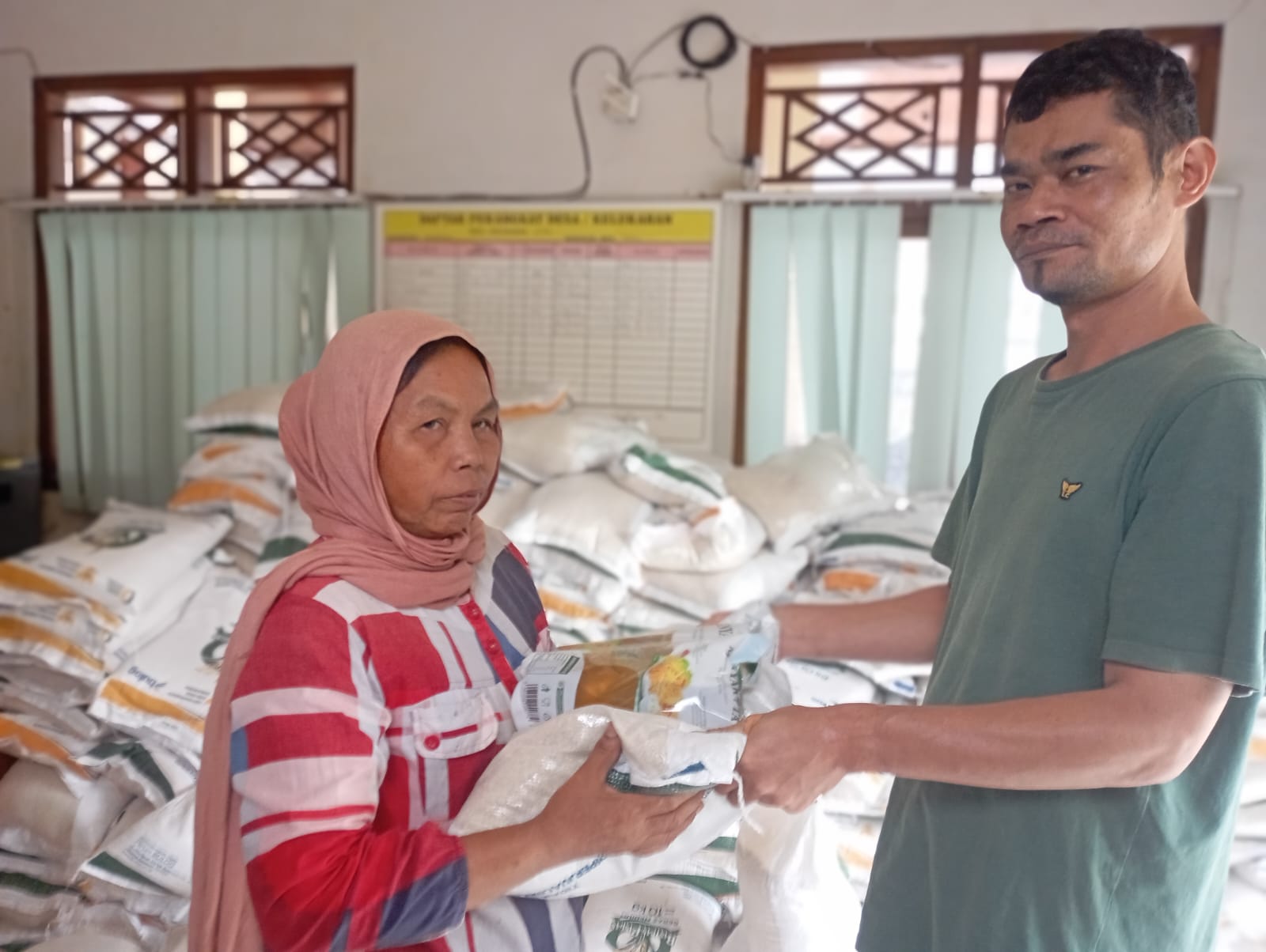 Santer Isu Pengurangan Bansos di Desa Sitail Tegal, Kades: Bukan Paksaan