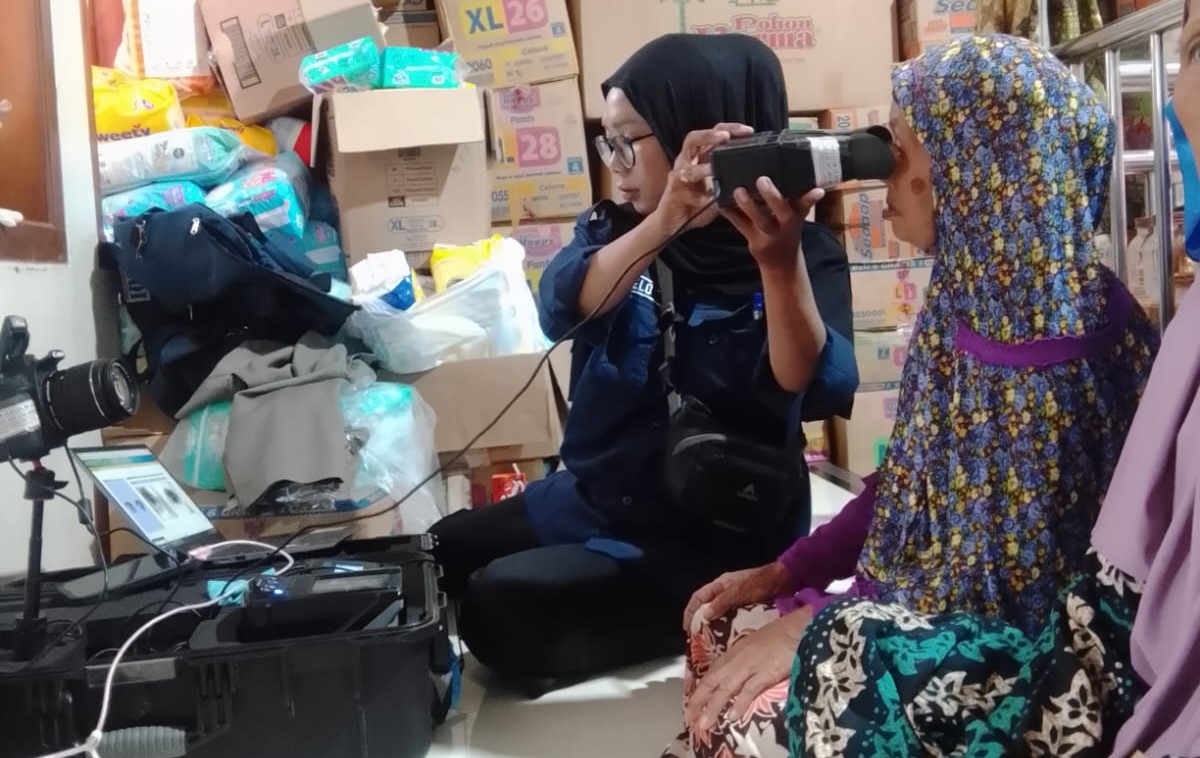 Jemput Bola Adminduk: Disdukcapil Bantu Warga Terdampak Tanah Bergerak Padasari Tegal