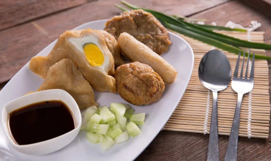 Gak Perlu ke Palembang! Ini 5 Tempat Pempek Terenak di Tegal