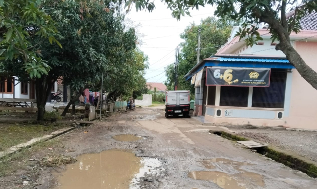 Desanya Lunas PBB-P2 Tercepat Tetapi Jalannya Rusak, Warga di Brebes Sambat