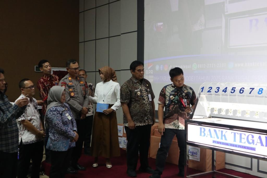 Bank Tegal Bagikan Puluhan Hadiah untuk Nasabah