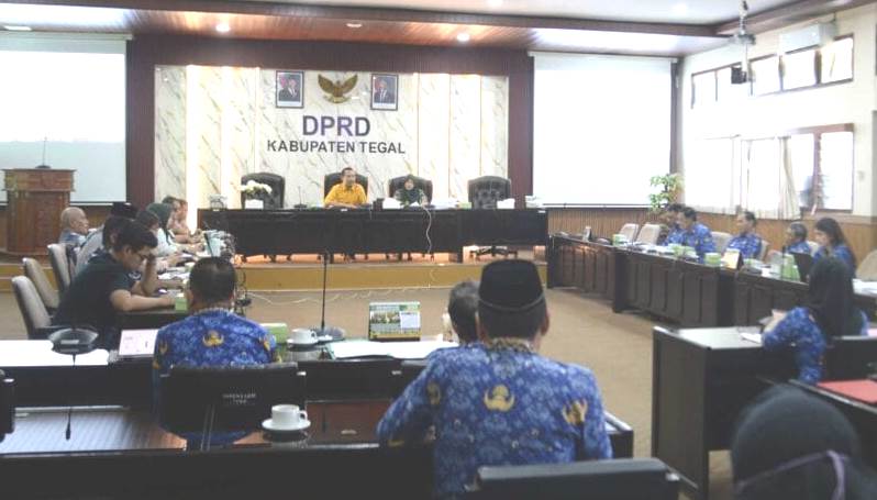 Pimpin Rapat Pembahasan LKPj Bupati Tegal 2024, Ketua Pansus X DPRD Tekankan Ini