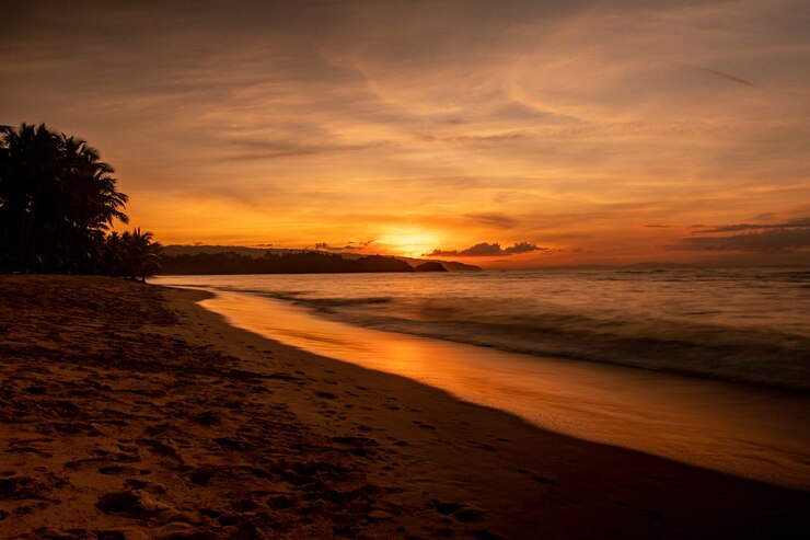 4 Pantai di Tegal dengan Spot Sunset Terbaik dan Memukau