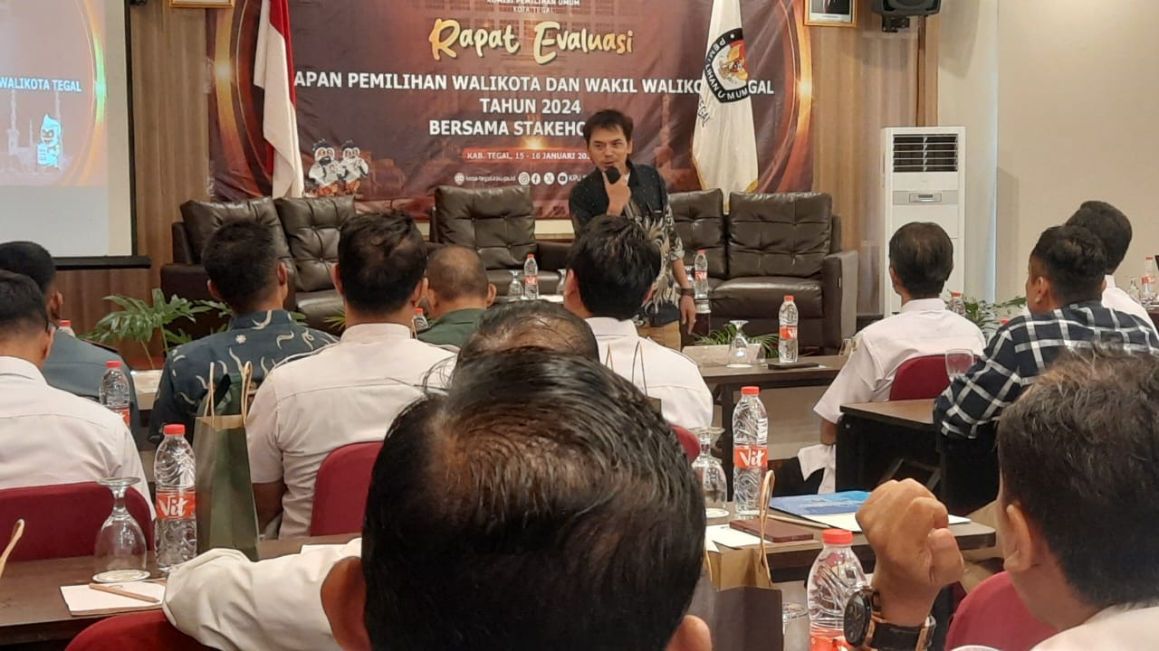 Hujan Pantun Warnai Evaluasi Tahapan Pilkada 2024 di Tegal