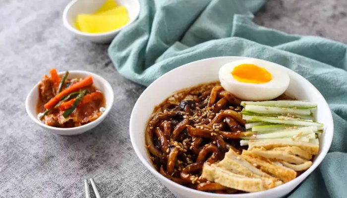 Resep Jajangmyeon Nikmatnya Mie Korea Dengan Saus Hitam Yang Menggoda Patut Dicoba 