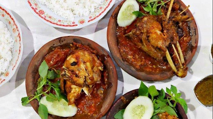 Kuliner Pedas Populer di Surabaya yang Bikin Lidah Ketagihan, Harganya Murah di Bawah Rp20 Ribu!