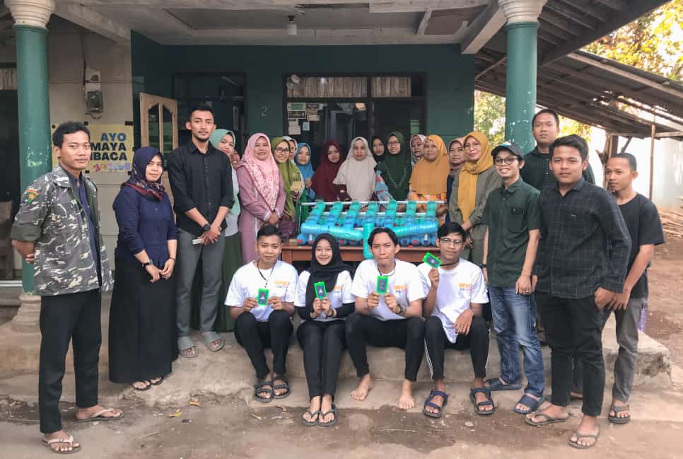 Tim 7 Program Thrive Together ASEAN Youth Organization Sulap Limbah Botol Plastik Jadi Media Hidroponik