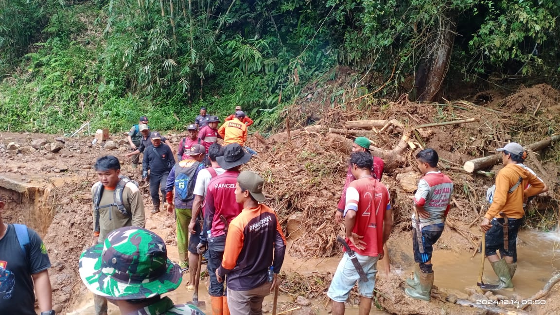 Salem Brebes Longsor, 1.200 Warga dari 2 Desa Terpaksa Mengungsi  