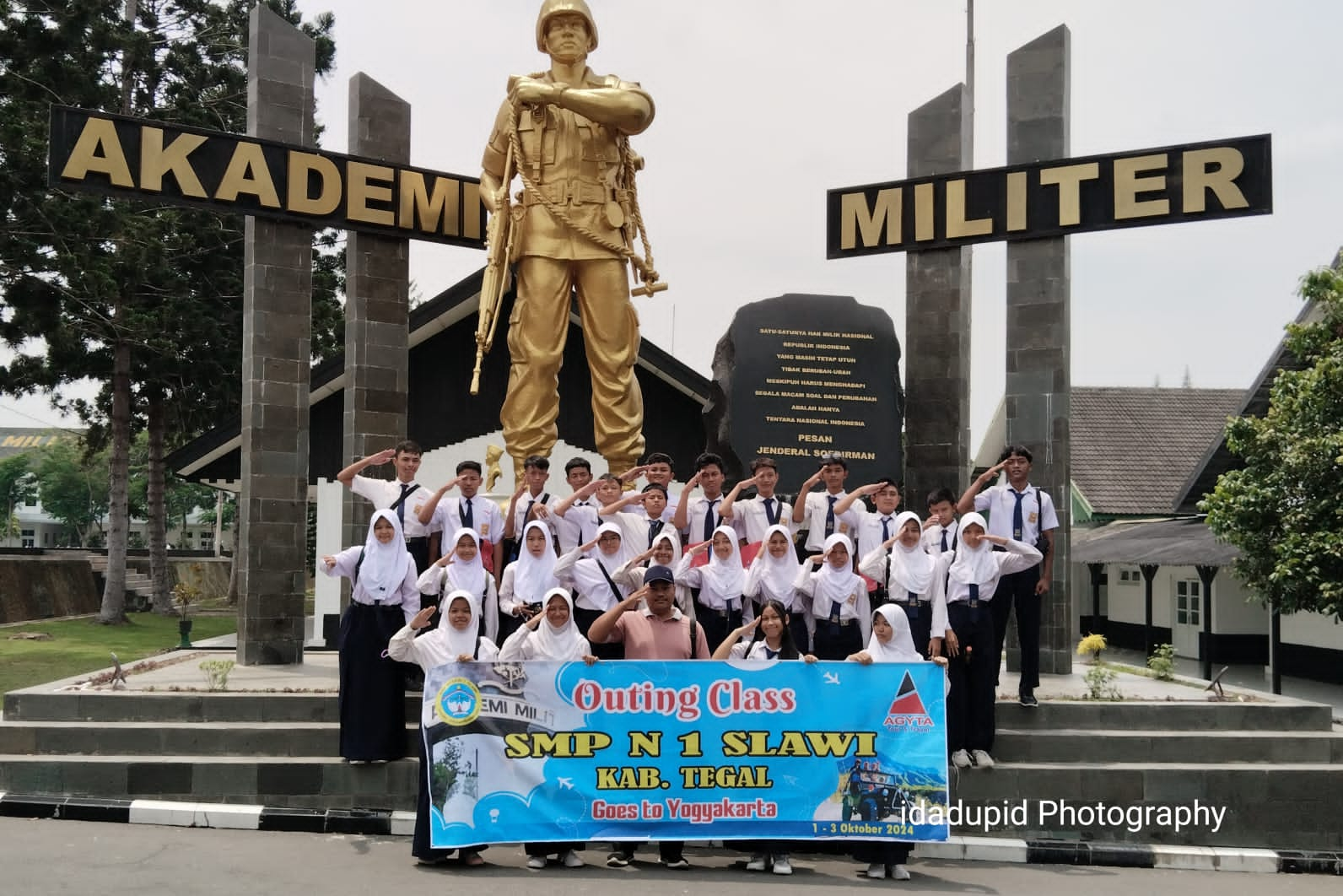 Wisata Edukasi, Siswa SMP Negeri 1 Slawi Kunjungi AKMIL Magelang dan Yogyakarta 