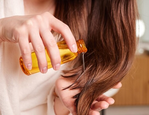 Perbandingan Rosemary Oil dan Minyak Kemiri untuk Kesehatan Rambut