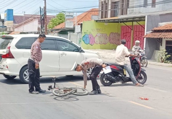 Kecelakaan di Jalur Pantura Tegal, Pesepeda Tertabrak Avanza Hingga Meninggal Dunia