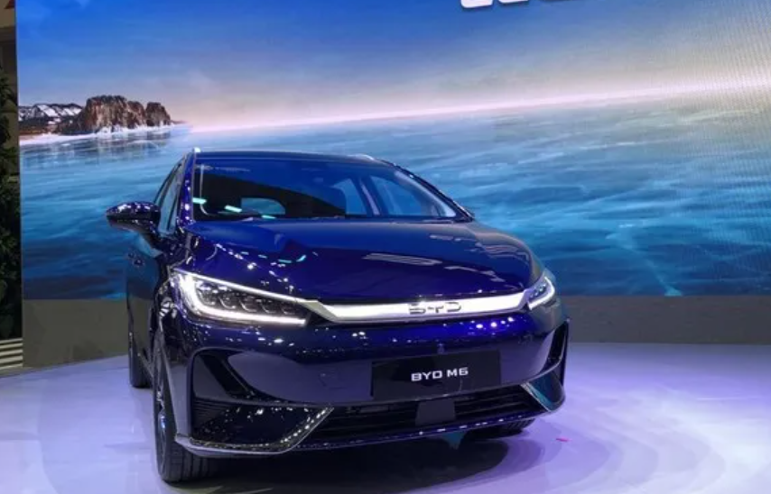 Ramah Keluarga & Ramah Lingkungan! Ini Harga Mobil Listrik BYD M6 yang Baru Rilis