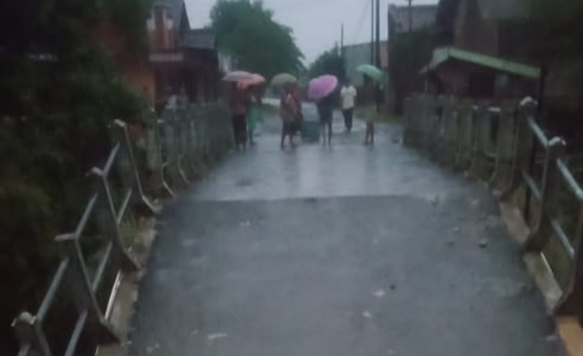 Diterjang Banjir, Jembatan Penghubung di 2 Kecamatan Brebes Ambruk