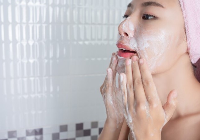 10 Rekomendasi Sabun Muka Terbaik, Kamu yang Kulitnya Sensitif Wajib Tahu Ini!