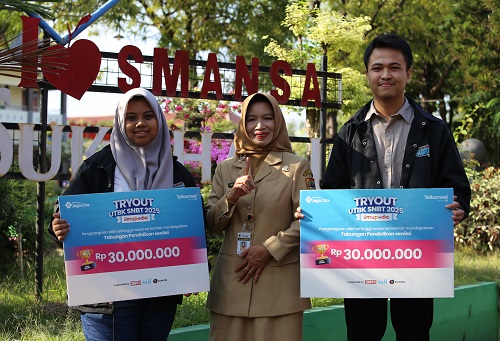  Sukses Gelar Tryout UTBK 2025, Telkomsel Serahkan Hadiah Rp 60 Juta Pada Siswa SMAN 1 Sukoharjo