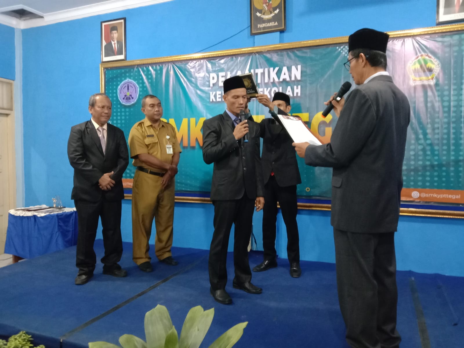 Khidmat! Pelantikan dan Pengambilan Sumpah Kepala SMK YPT Kota Tegal