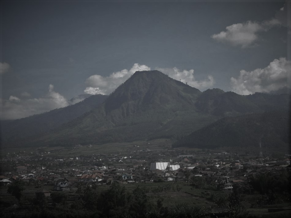 Rahasia Mistis di Balik Pesona Gunung Panderman, Benarkah Ada  Pasar Hantu di Latar Ombo?