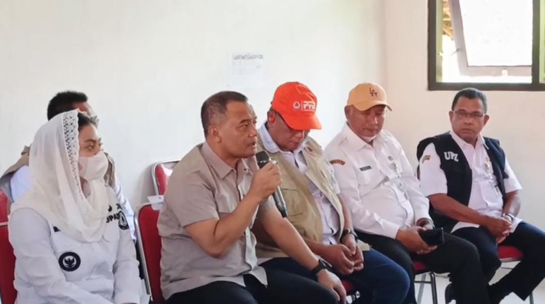 Jalan Cilibur Brebes Putus Total Akibat Longsor, Gubernur Ahmad Luthfi Instruksikan Sekolah Tetap Jalan