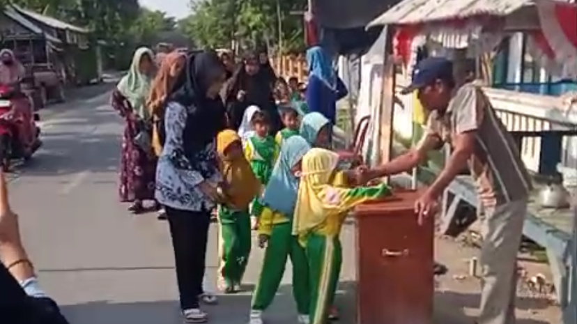 Aksi Anak-anak TK di Luwungbata Brebes Ini Bikin Pengurus Masjid Baitul Mutaqqin Terharu