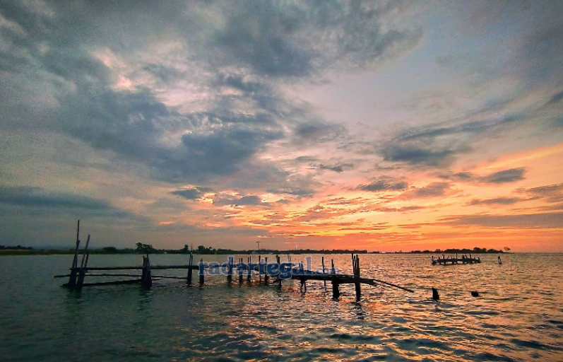 Menikmati Senja di Pantai Marina Semarang, Spot Sunset Terbaik dengan Suasana Tropis