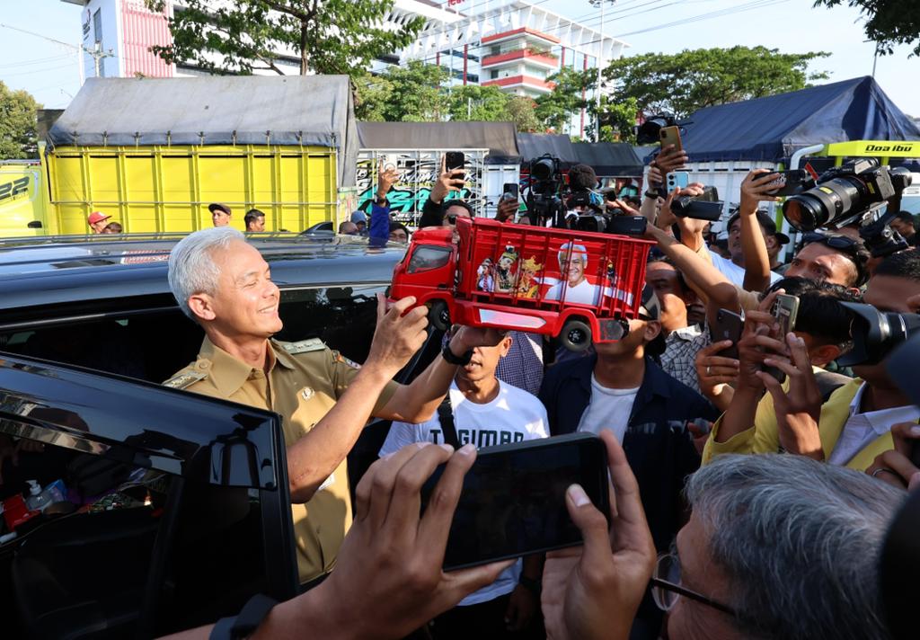 Ganjar Kaget Ratusan Truk Kepung Kantor Gubernur Jateng, Ada Demo? 