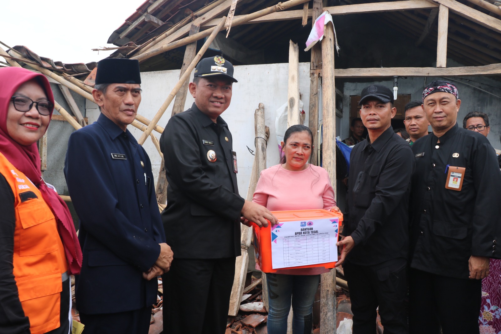 Terjangan Angin Kencang rusak rumah warga, Ini yang Dilakukan Pj Wali Kota Tegal