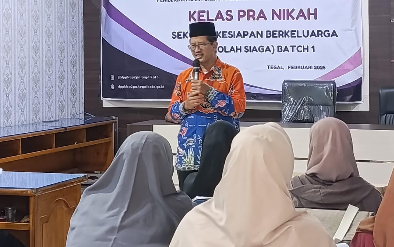 Wakil Ketua DPRD Kota Tegal Beri Pembekalan kepada 40 Calon Pengantin Peserta Kelas Pra Nikah