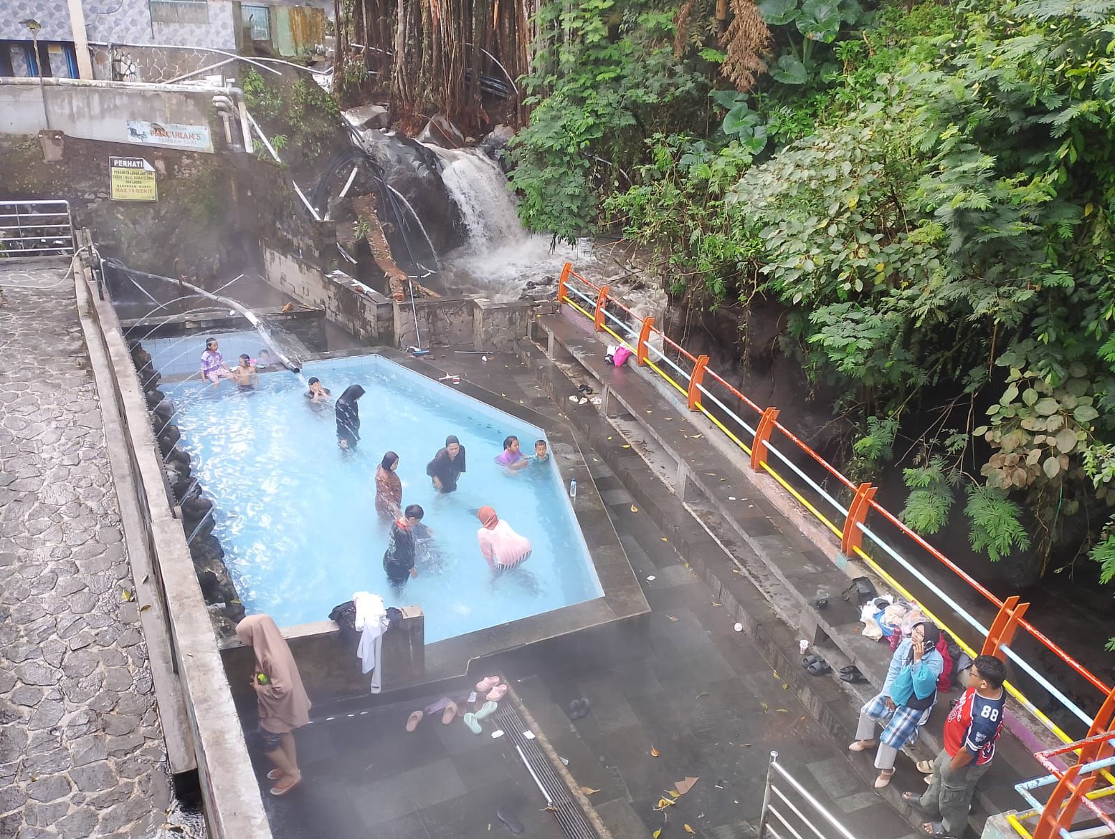 Pembersihan Dipercepat, Pancuran 5 Guci Tegal Sudah Dibuka untuk Umum 