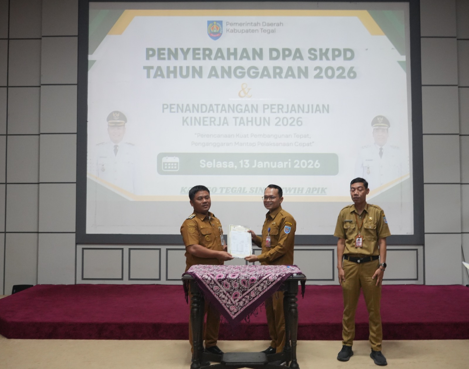 Serahkan DPA 2026, Bupati Tegal: Ini Bukan Formalitas