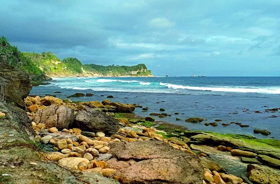 Keindahan Pasir Putih Pantai Nampu Wonogiri, Surga Tersembunyi di Selatan Jawa Tengah