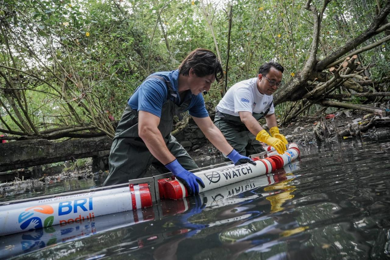 Jaga Ekosistem, BRI Peringati Hari Sungai Nasional dengan Gotong Royong dan Bersih-bersih 