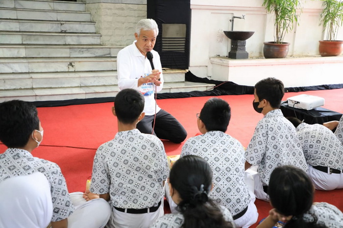 Ganjar Pranowo Gembleng Ratusan Siswa SMP Soal Kebhinekaan, Pancasila dan Integritas