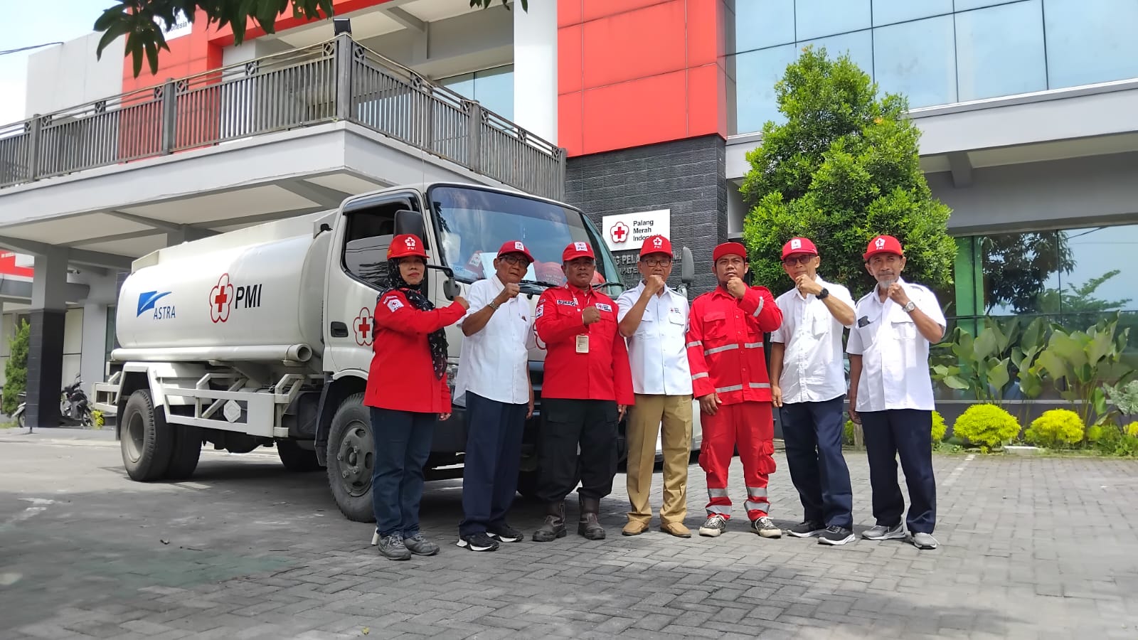 Dukung Penanangan Banjir di Sumatra, Dua Relawan PMI Kabupaten Tegal Dikirim ke Lokasi