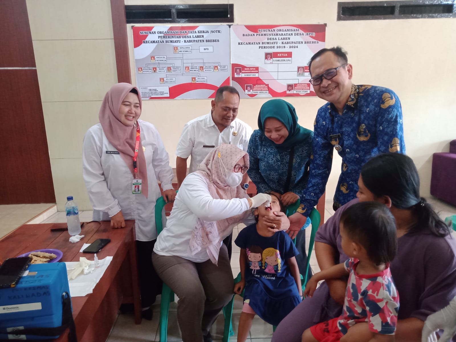 Pemberian Imunisasi Polio di Desa Laren Kabupaten Brebes Sasar 1.284 Anak