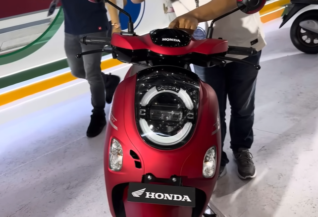 Review Keunggulan Honda Scoopy 2025 Varian Termahal, Bikin Apotek Tutup Lebih Cepat