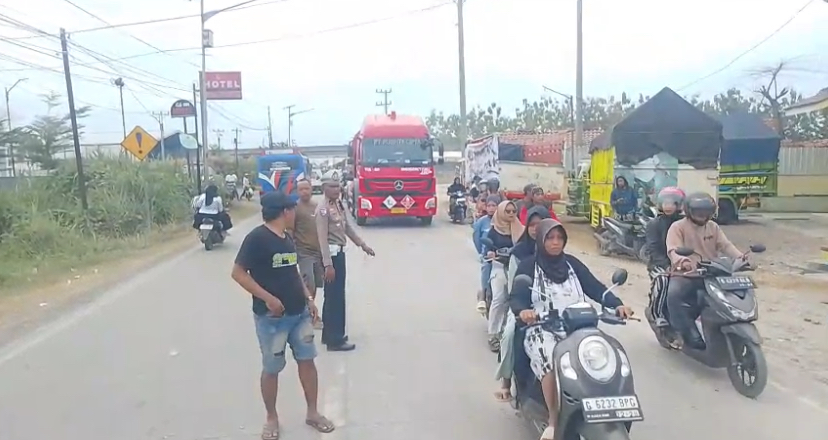 Tolak Aturan ODOL, Supir Truk di Brebes Demo