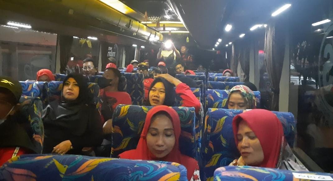 Konsolidasi dengan Megawati, 100 Kader PDI Perjuangan Kota Tegal Berangkat ke GBK 