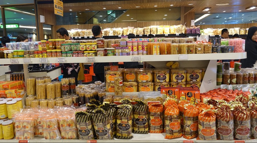 Wajib ke Sini! 5 Pusat Oleh-Oleh Terbaik di Bandung yang Harga per Itemnya Masih Murah