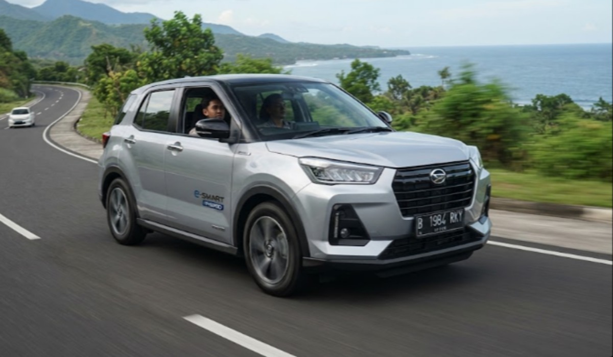 Update Harga Daihatsu Rocky e-Smart Hybrid Terbaru: SUV Compact Super Irit 30 Km/Liter!