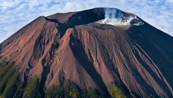 Berkah untuk 4 Kabupaten, 8 Daya Tarik Gunung Slamet Ini Bikin Masyarakat Sekitarnya Bangga