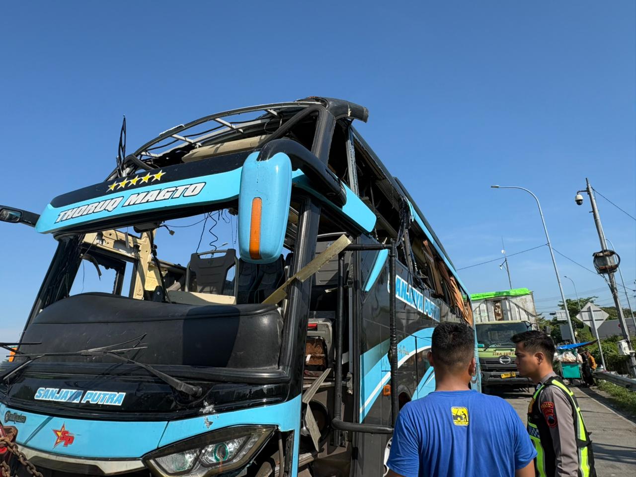 Duar! Suara Ledakan Terdengar dari Bus Suporter Bonek di Tol Tegal, 4 Luka-luka